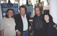 Vernissage et d�dicace du Livre de LIONEL, de gauche � droite : Lydia HARAMBOURG, Ladislas KIJNO, LIONEL, Concha BENEDITO, PARIS, 2002